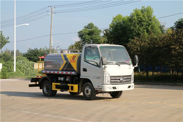 凯马2.4方洒水车