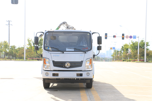 国六东风华神T1  8方 吸粪车