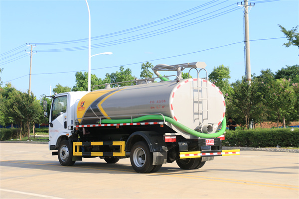 国六东风华神T1  8方 吸粪车